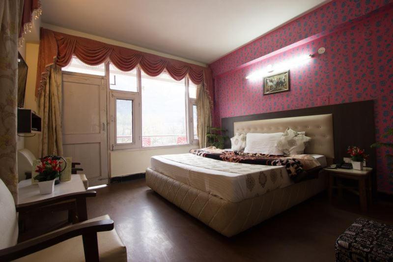 Hotel Utsav Manāli Exteriér fotografie